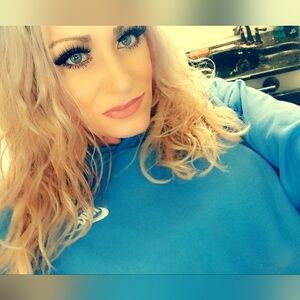 Meet your Posher, Holly